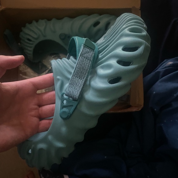 Crocs - Picture 2 of 4